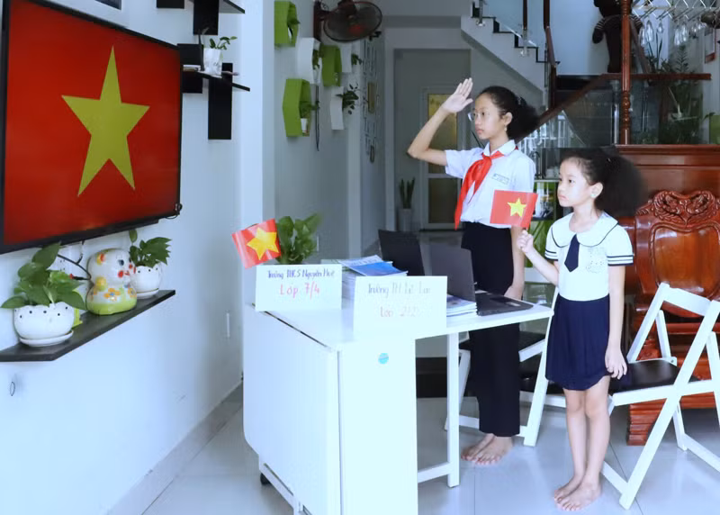 Chùm ảnh: Học sinh cả nước dự lễ khai giảng trực tuyến năm học mới 2021-2022 -5