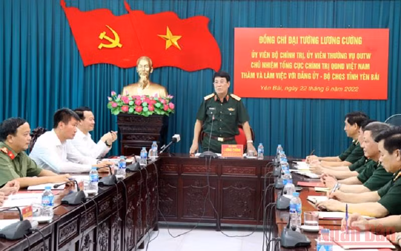 Đại tướng Lương Cường thăm, làm việc tại Bộ Chỉ huy quân sự tỉnh Yên Bái.