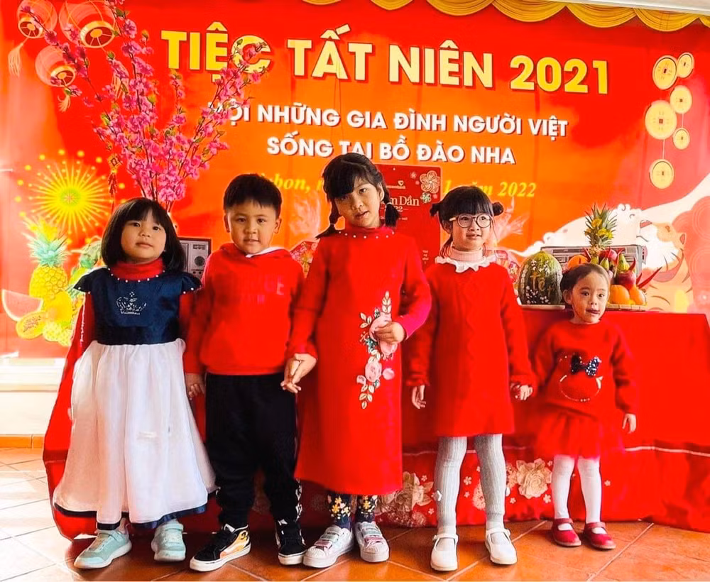Ấm áp Tết xa quê -0
