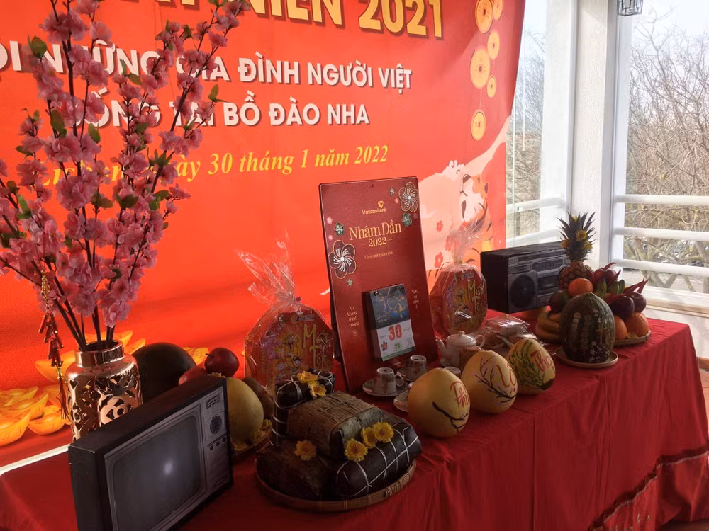 Ấm áp Tết xa quê -0