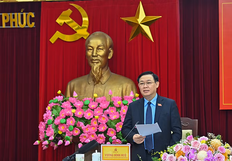 Chủ tịch Quốc hội Vương Đình Huệ phát biểu chỉ đạo tại buổi làm việc. 
