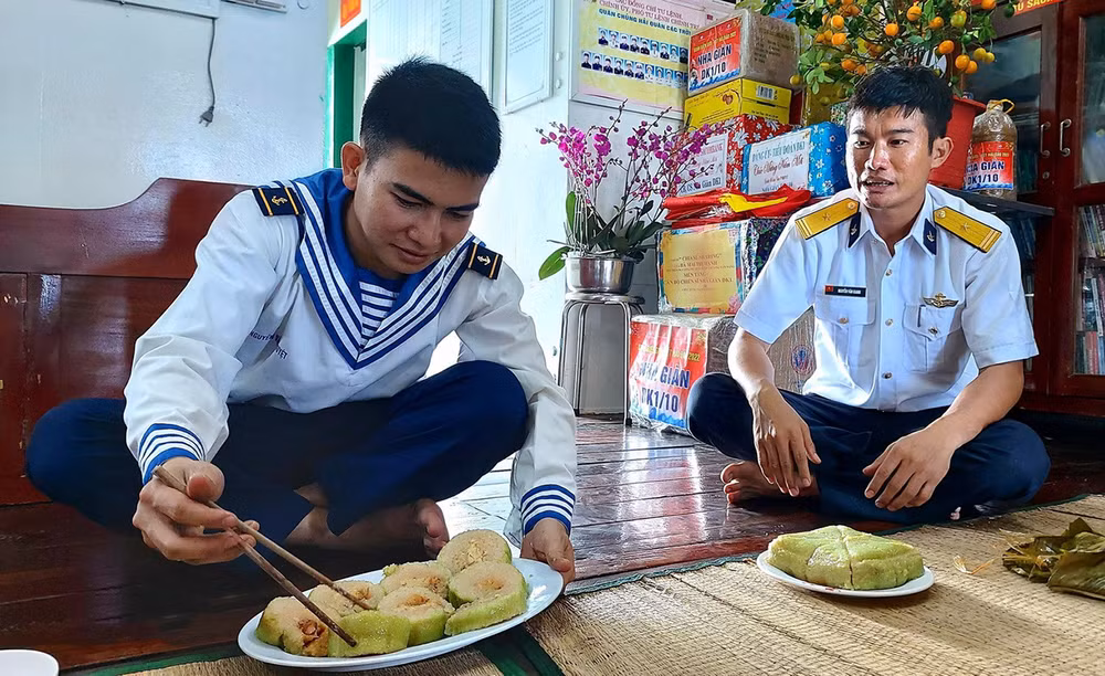 Những hình ảnh Tết đến với người lính trên nhà giàn DK1 -3
