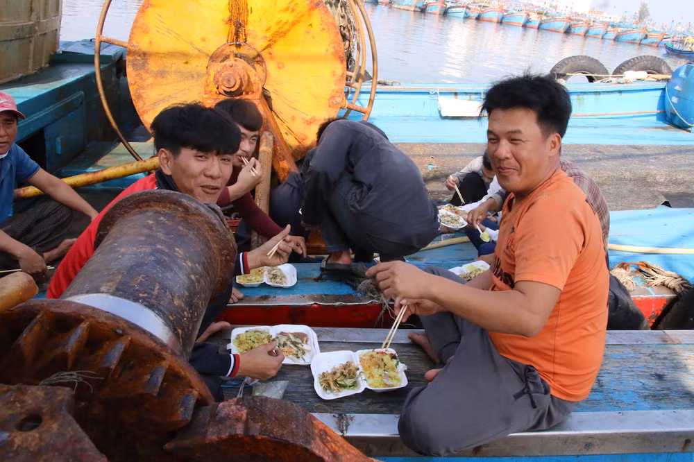 Lộc biển cuối năm của ngư dân miền trung -0