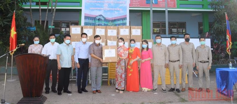 Bộ Giáo dục và Đào tạo hỗ trợ trường kiều bào tại Lào&nbsp;&nbsp;&nbsp; -0
