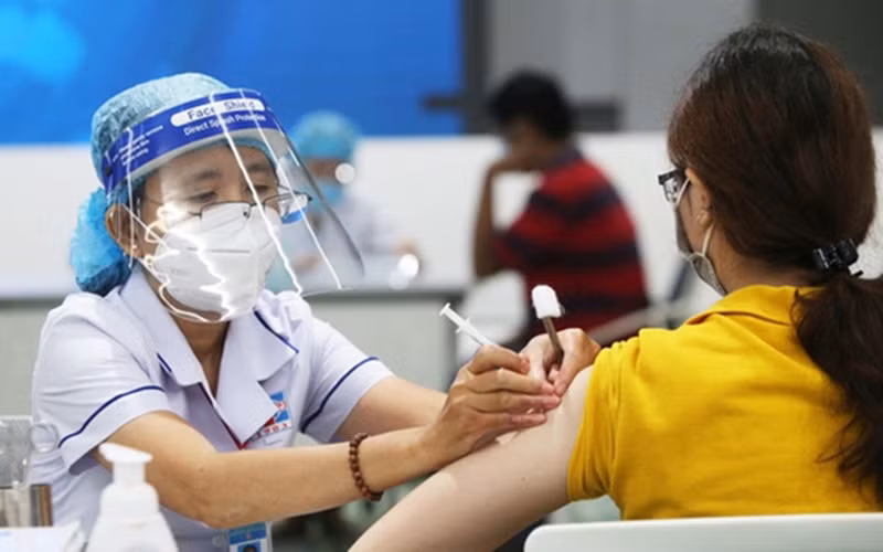 Tập trung chỉ đạo, triển khai “Thần tốc” và “Thần tốc hơn nữa” trong việc tổ chức việc tiêm vaccine phòng Covid-19 mũi 3 cho người từ 18 tuổi trở lên và mũi 2 cho trẻ em từ 12-17 tuổi.