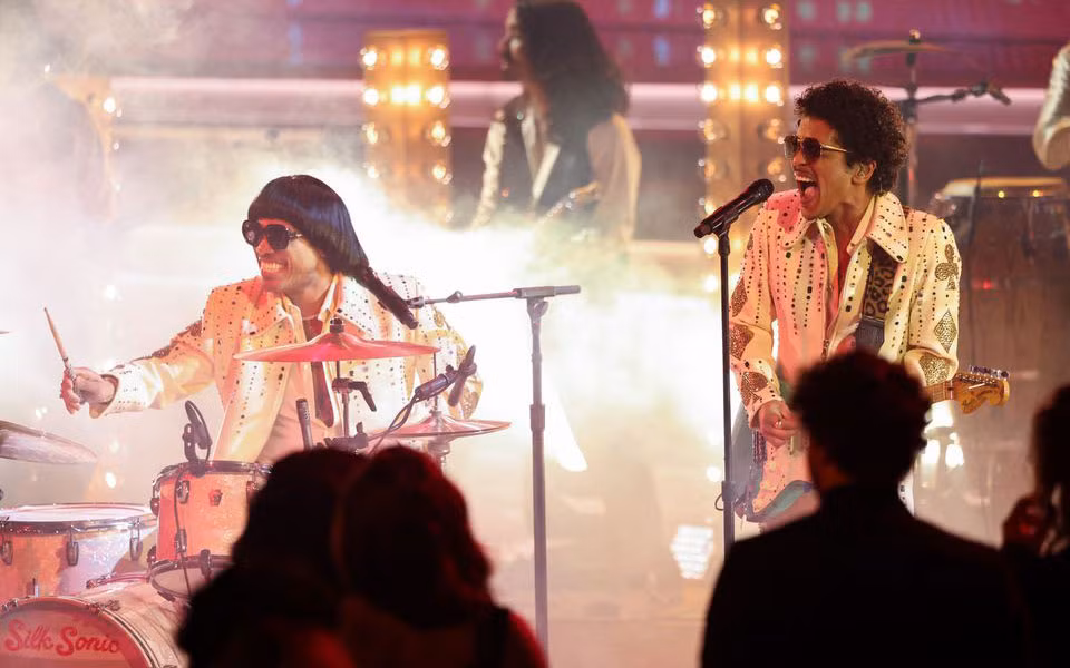 Những hình ảnh tưng bừng tại lễ trao giải Grammy 2022 -1