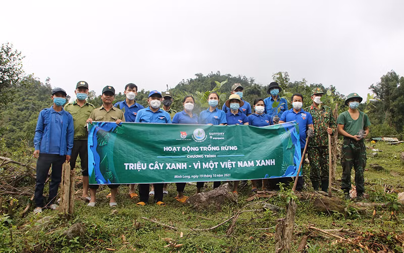 Tuổi trẻ Quảng Ngãi hưởng ứng Chương trình Triệu cây xanh - Vì một Việt Nam xanh.