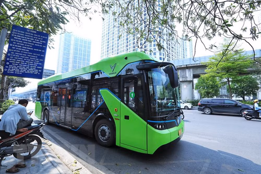 Hình ảnh các tuyến xe buýt điện ở Hà Nội vận hành ổn định -0