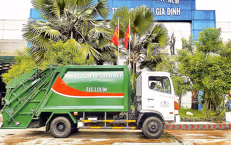 Công ty TNHH một thành viên Môi trường đô thị TP Hồ Chí Minh chú trọng đầu tư thiết bị vận chuyển, thu gom rác hiện đại, thân thiện môi trường. (Ảnh tư liệu của công ty).
