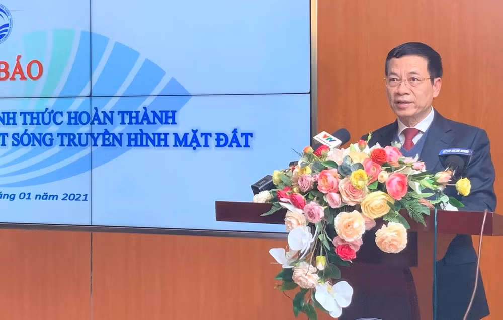 Bộ trưởng Thông tin và Truyền thông Nguyễn Mạnh Hùng công bố việc Việt Nam đã hoàn thành việc tắt sóng truyền hình tương tự mặt đất. 
