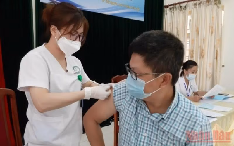 Đến nay, hơn 93% người dân từ 18 tuổi trở lên trên địa bàn tỉnh Thái Nguyên được tiêm 2 mũi vaccine phòng Covid-19. (Ảnh: THẾ BÌNH)