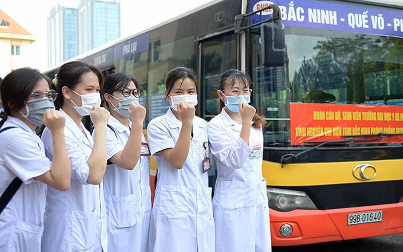 Chi viện nhân lực y tế cho Bắc Ninh, Bắc Giang -0