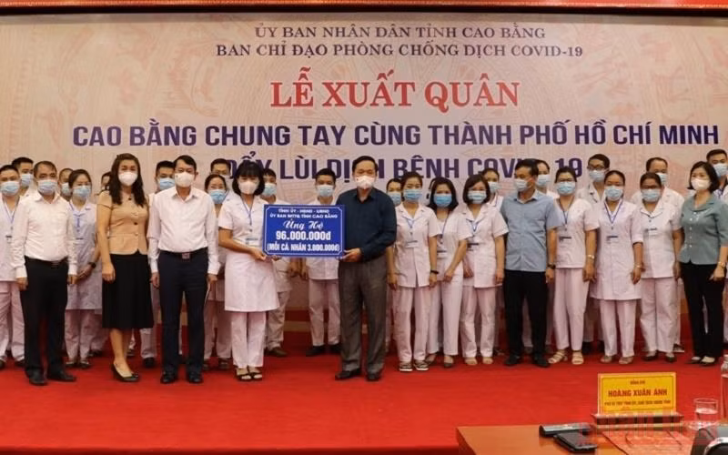 Gặp mặt đoàn cán bộ y tế hỗ trợ TP Hồ Chí Minh chống dịch Covid-19. (Ảnh: MINH TUẤN) 