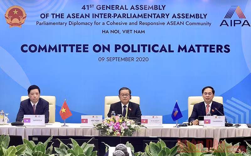Phiên họp của Ủy ban Chính trị với chủ đề “Ngoại giao nghị viện vì hòa bình và an ninh bền vững trong ASEAN”. Ảnh: DUY LINH