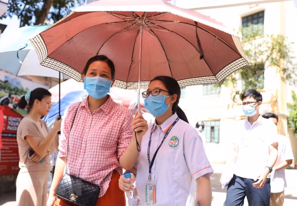 [Photo] Hà Nội trải qua đợt cao điểm nắng nóng, có lúc tới 40 độ C -0
