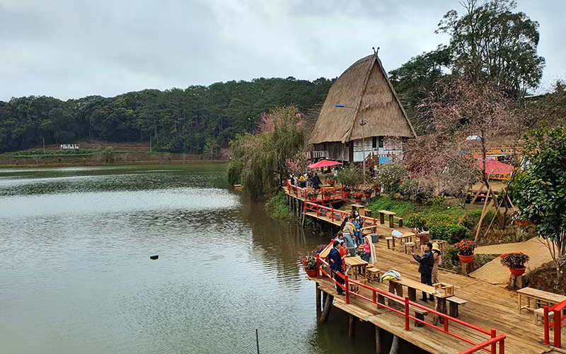 Hồ Đăk Ke (Măng Đen) là điểm đến thu hút du khách tham quan.