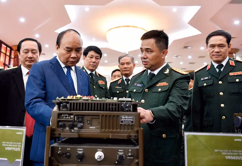 Chủ tịch nước Nguyễn Xuân Phúc đánh giá hai công trình được trao Giải thưởng Hồ Chí Minh của Viettel đã có tiến bộ lớn về công nghệ, góp phần nâng cao tiềm lực quân sự quốc phòng.