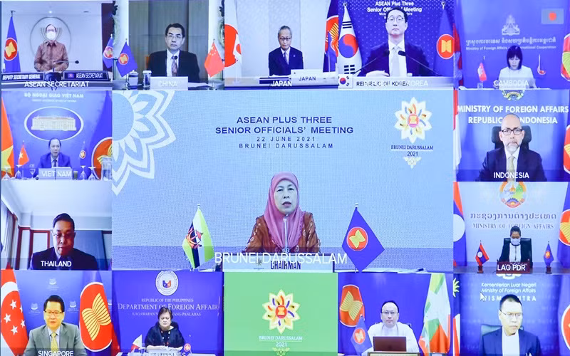 Hội nghị trực tuyến các quan chức cao cấp ASEAN+3. (Ảnh: Báo Thế giới và Việt Nam)