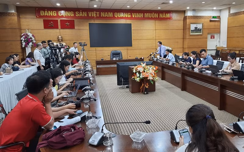 Quang cảnh buổi họp báo.
