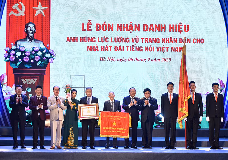 Thủ tướng Nguyễn Xuân Phúc dự Lễ kỷ niệm 75 năm thành lập Đài Tiếng nói Việt Nam -0