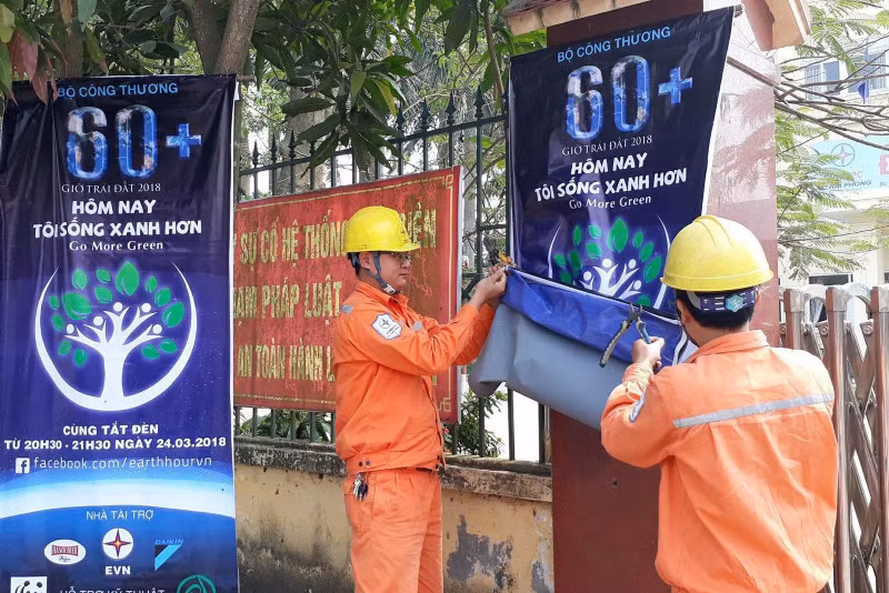 Tuyên truyền hưởng ứng chiến dịch Giờ Trái đất nhằm tiết kiệm năng lượng và bảo vệ môi trường.