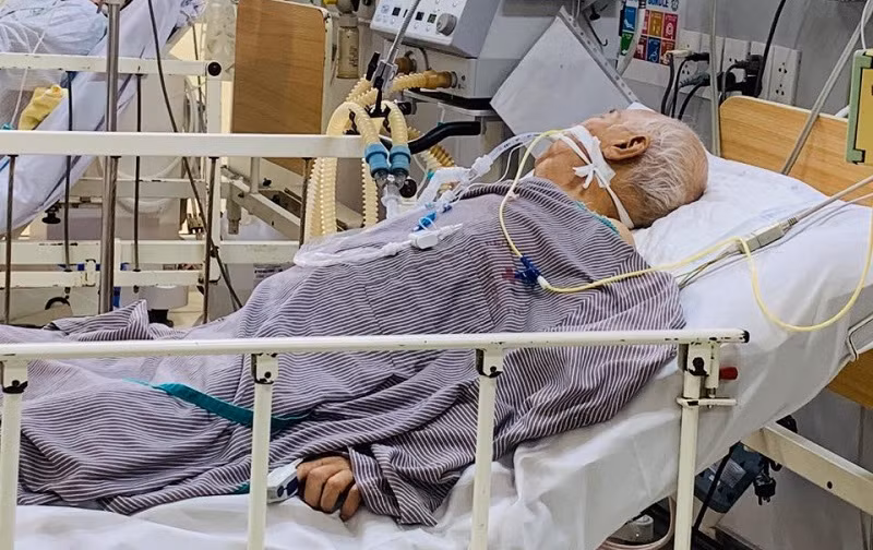 Bệnh nhân nam đang điều trị tại BV Bạch Mai. 