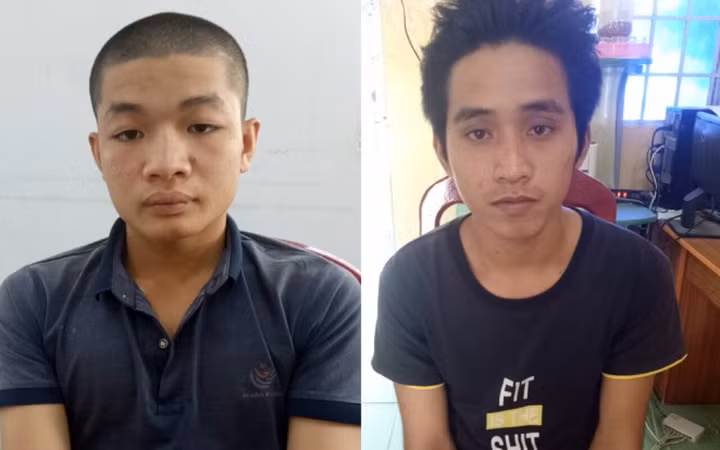 Đối tượng Đặng Hoàng Giang (trái) và Huỳnh Thanh Răng, tại cơ quan Công an.