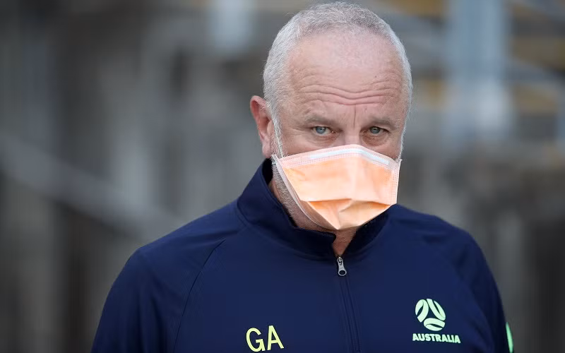 Huấn luyện viên Graham Arnold đang đứng trước nguy cơ bỏ lỡ 2 trận đấu vòng loại World Cup liên tiếp của Australia. (Ảnh: Getty Images)