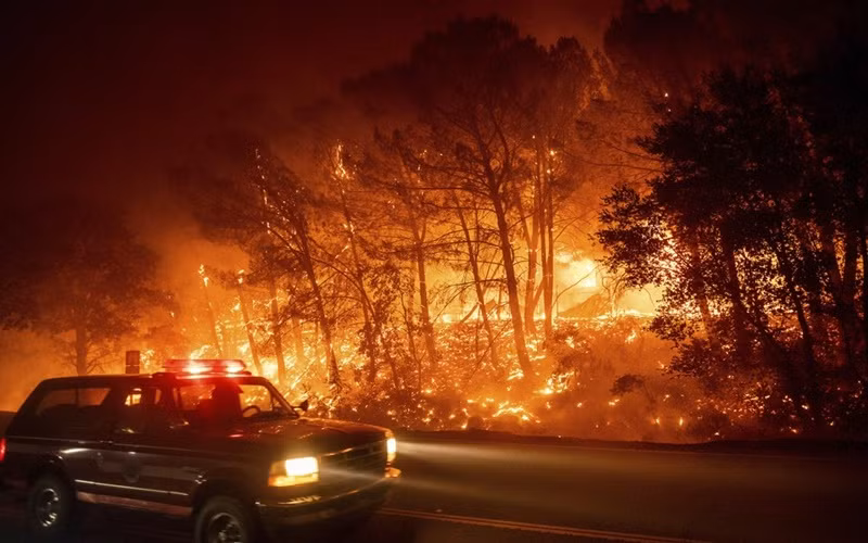 California trong vòng vây của “giặc lửa” -6