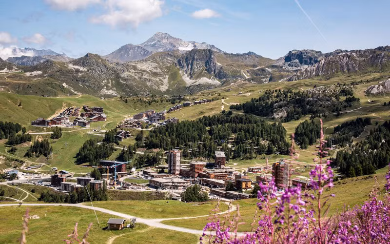 Thị trấn La Plagne Tarentaise (Ảnh:laplagne-tarentaise.fr)
