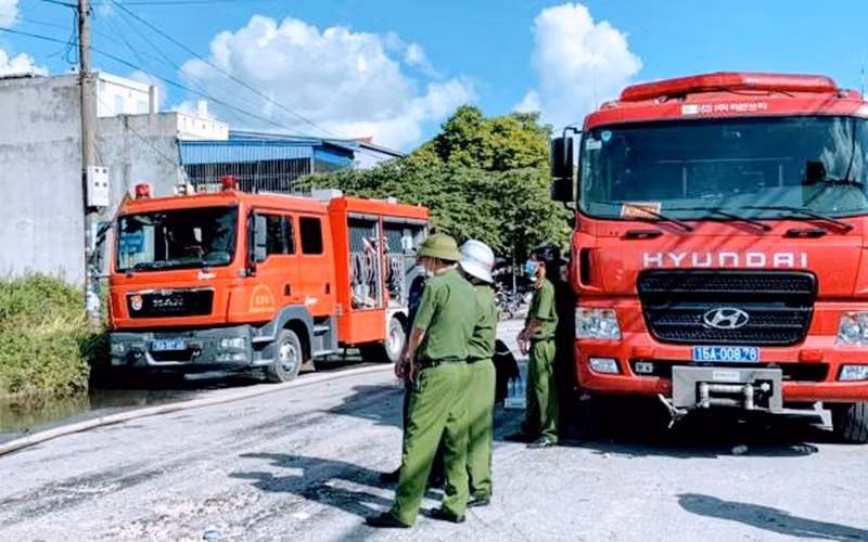 Đến hơn 15 giờ ngày 10/7, đám cháy đã được khống chế.