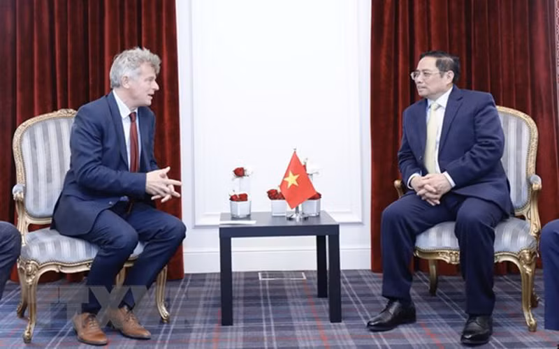 Thủ tướng Phạm Minh Chính tiếp đồng chí Fabien Roussel, Bí thư toàn quốc Đảng Cộng sản Pháp. (Ảnh: Dương Giang/TTXVN)