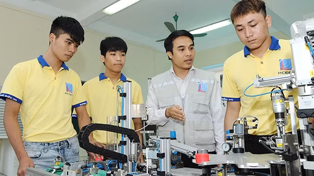 Việt Nam cần phải có nguồn nhân lực chất lượng cao để thu hút nguồn vốn FDI, Ảnh: NAM ANH
