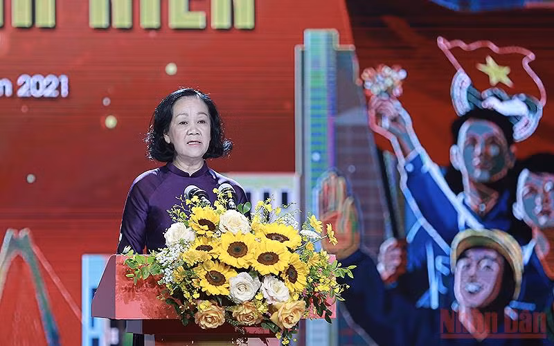 Đồng chí Trương Thị Mai phát biểu ý kiến tại chương trình.