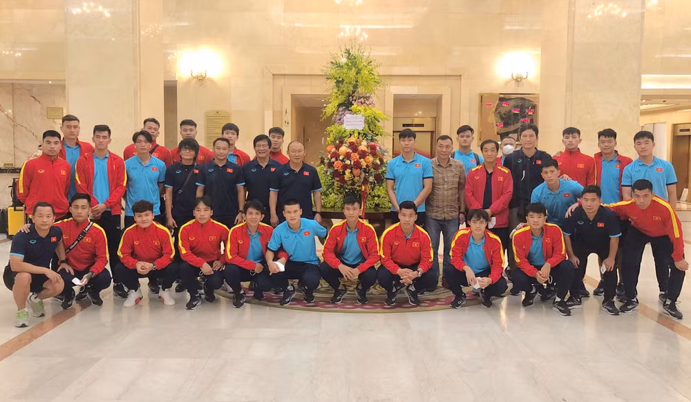 Đội tuyển Việt Nam có mặt tại khách sạn ở Hà Nội đêm 3/9. (Ảnh: VFF)