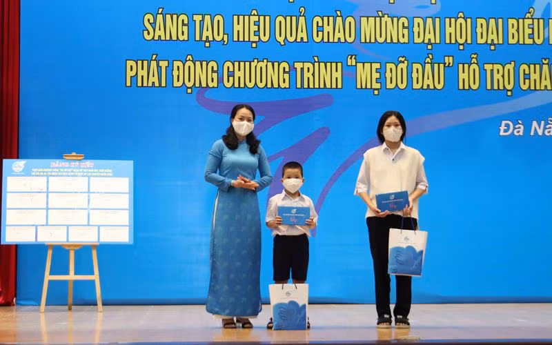 Hơn 3,6 tỷ đồng đỡ đầu 121 trẻ mồ côi -0