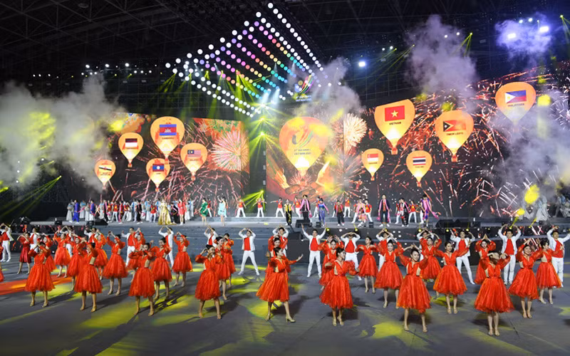 Màn trình diễn tại Lễ bế mạc SEA Games 31. (Ảnh: THÀNH ĐẠT)