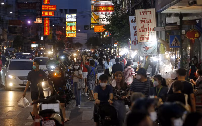 Cảnh nhộn nhịp tại trung tâm Bangkok sau khi chính quyền nới lỏng các biện pháp hạn chế ngày 1/9. (Ảnh: Bưu điện Bangkok)