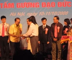 Người Việt Nam ở nước ngoài “kể chuyện tấm gương đạo đức Hồ Chí Minh”