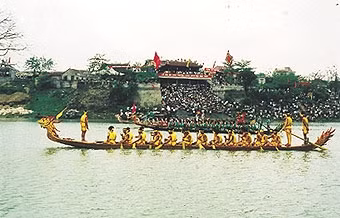 Lễ hội bơi chải truyền thống Bạch Hạc.