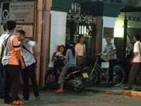 Một nhóm học sinh sau giờ tan
học thêm tại nhà giáo viên.
