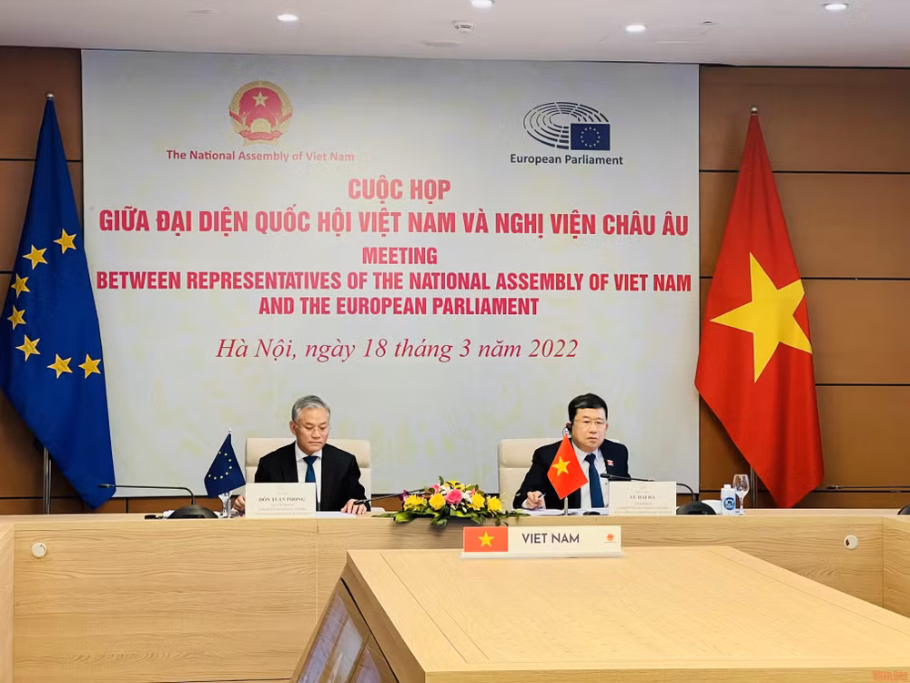 Quang cảnh cuộc họp.
