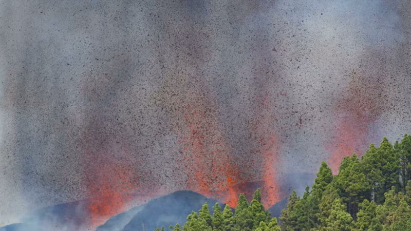 Núi lửa đang phun trào tại đảo La Palma, Tây Ban Nha -0