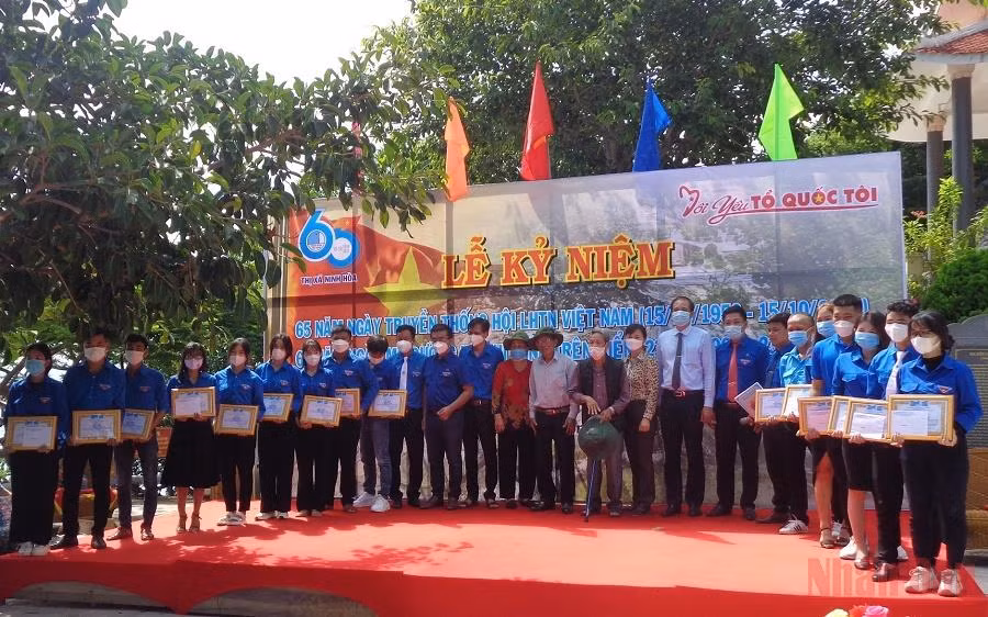 Nhiều địa phương kỷ niệm 60 năm Ngày mở đường Hồ Chí Minh trên biển -0