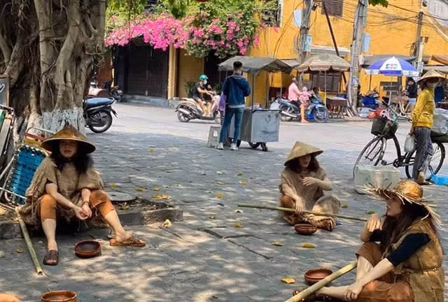 Nhóm đối tượng đóng giả người ăn xin tại Hội An.