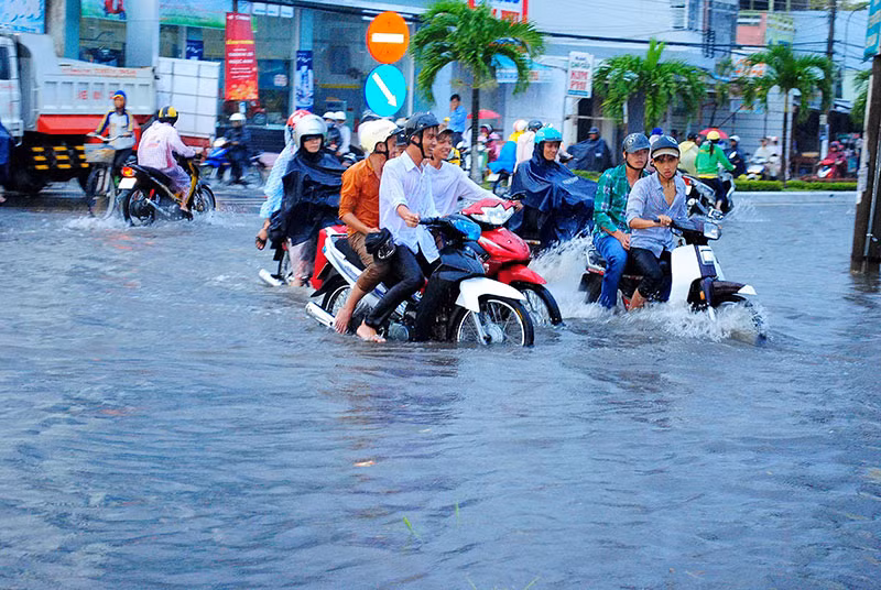 Mưa âm ỉ, Cà Mau bì bõm trong nước -0