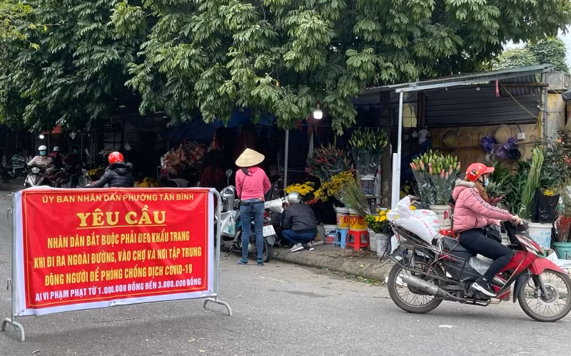 Các chợ dân sinh ở Hải Dương đều thực hiện giãn cách xã hội.