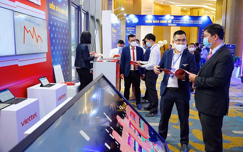 Các giải pháp chuyển đổi số trưng bày tại Diễn đàn kinh tế thành phố Hồ Chí Minh năm 2022.