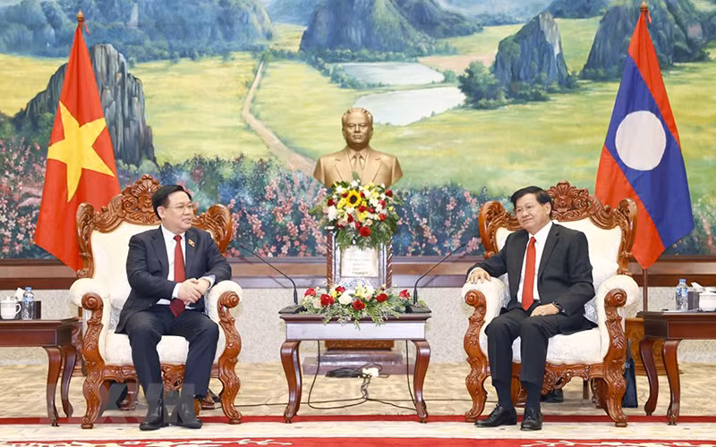 Chủ tịch Quốc hội Vương Đình Huệ đến chào xã giao Tổng Bí thư, Chủ tịch nước Lào Thongloun Sisoulith. (Ảnh: Doãn Tấn/TTXVN)