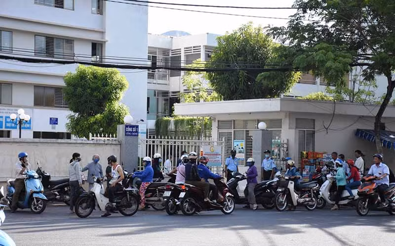 Bệnh viện Đà Nẵng phong tỏa, hạn chế người ra vào sáng nay, 24-7.